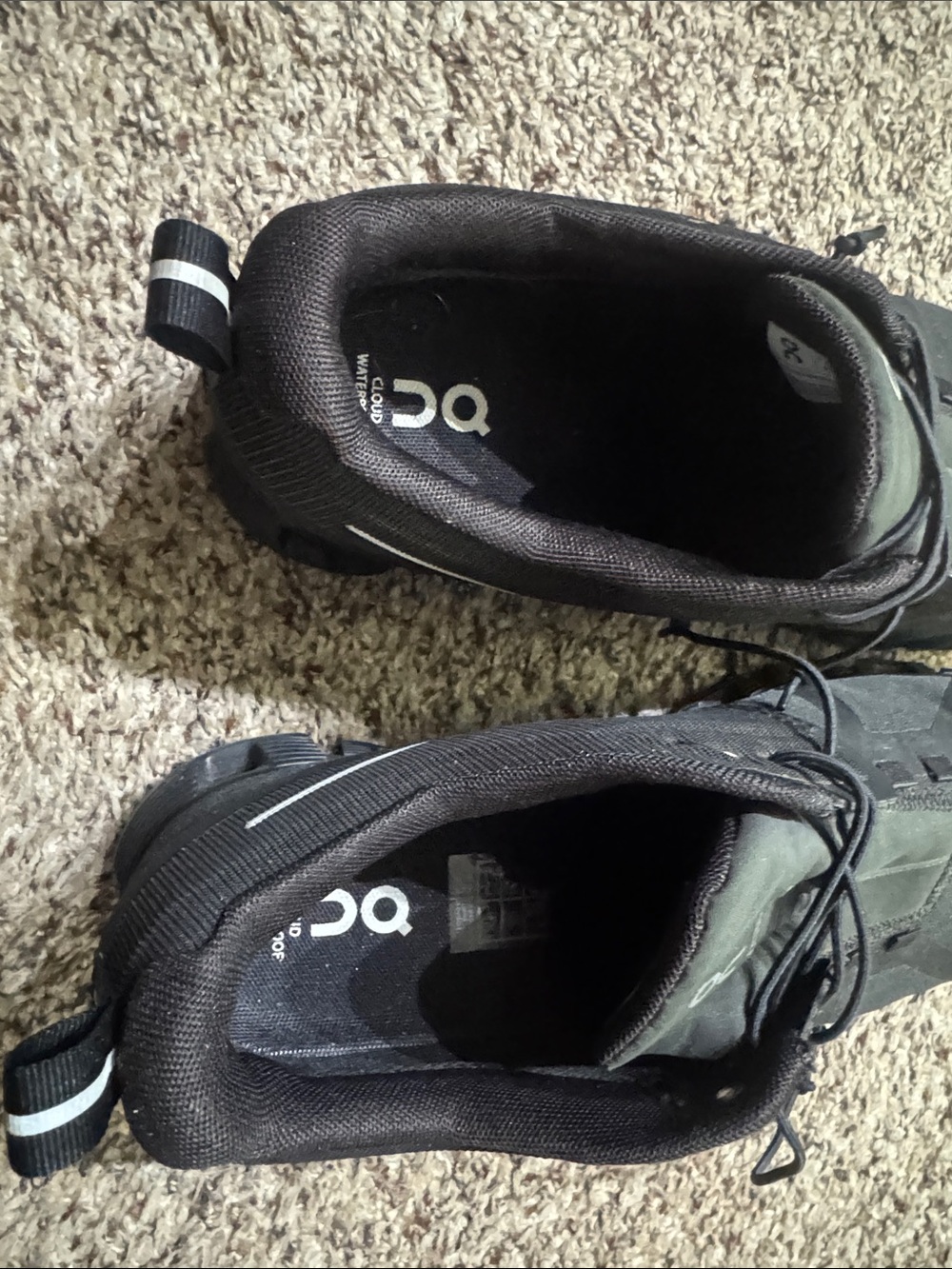 On Running Men's Black Athletic Sneakers with Subtle Gray Accents - Picture 12 of 13